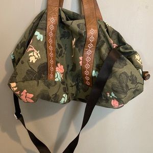 Roxy green floral weekender bag